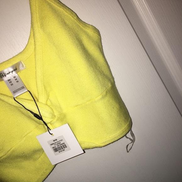 2/15🌸 Yellow cropped/tied tank - Picture 3 of 3